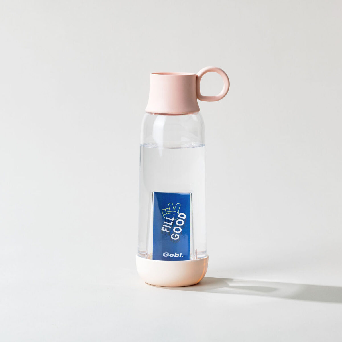 gourde française personnalisée tritan bioplastique <strong data-start="138" data-end="165" data-is-only-node="">Gourde française 460 ml</strong> en Tritan et bioplastique d’origine végétale. Dimensions 6,5 x 22 cm, poids 0,15 kg. Techniques de personnalisation disponibles : étiquette numérique quadri (2 zones), tampographie 1 ou 2 couleurs (zone de 4 x 10 cm), gravure laser avec ou sans nominatifs (zone de 4 x 2,5 cm), impression numérique quadri (zone de 4 x 10 cm). Zones de marquage sur le corps (28 x 70 mm) et le bouchon (Ø 35 mm).