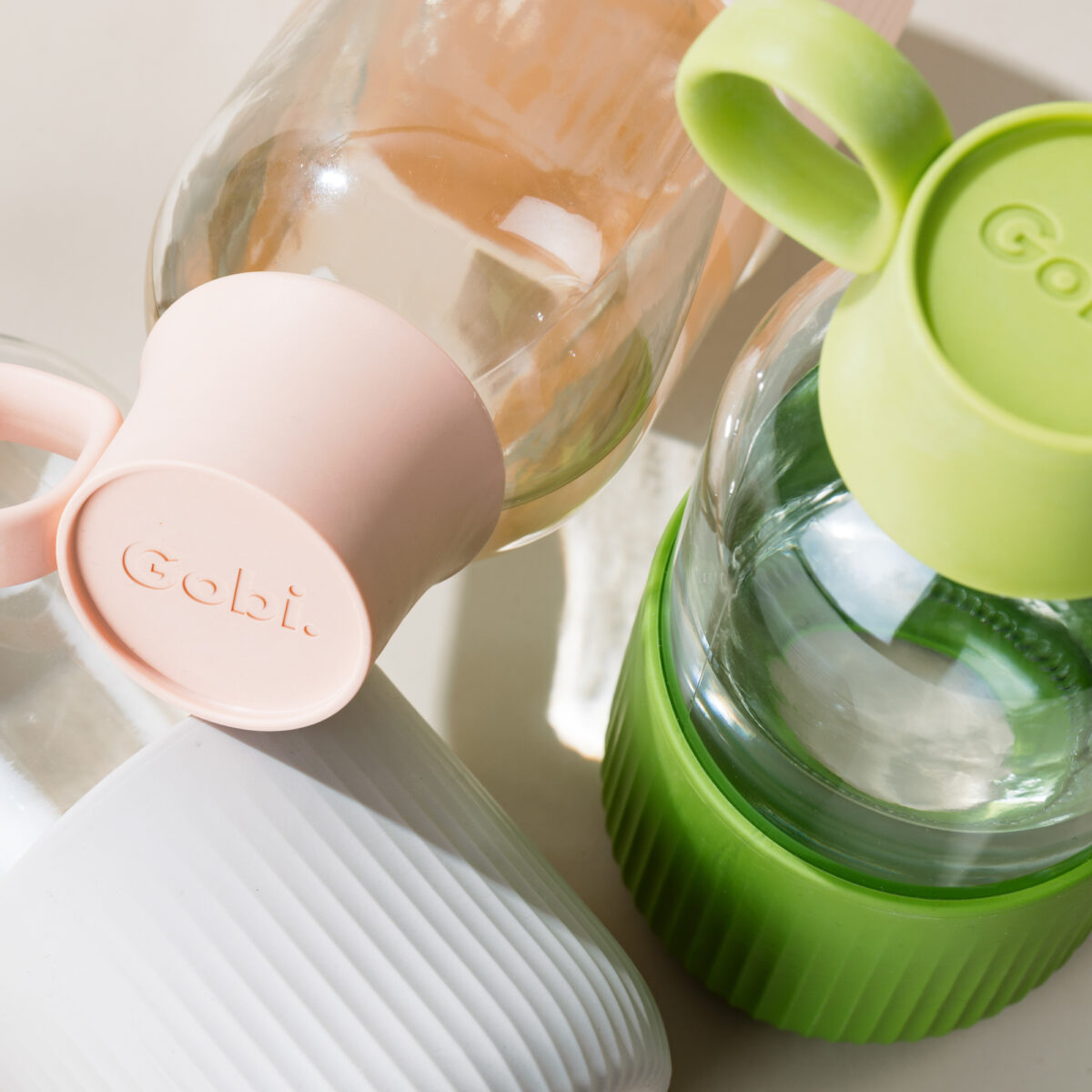 Gourde en verre personnalisable. Contenance : 500 ml. Dimensions : 7 x 19,7 cm. Poids : 300 g. Personnalisation : étiquette numérique (quadri). Zone de marquage : diamètre 35 mm. Matière : Verre et bioplastique (origine végétale).