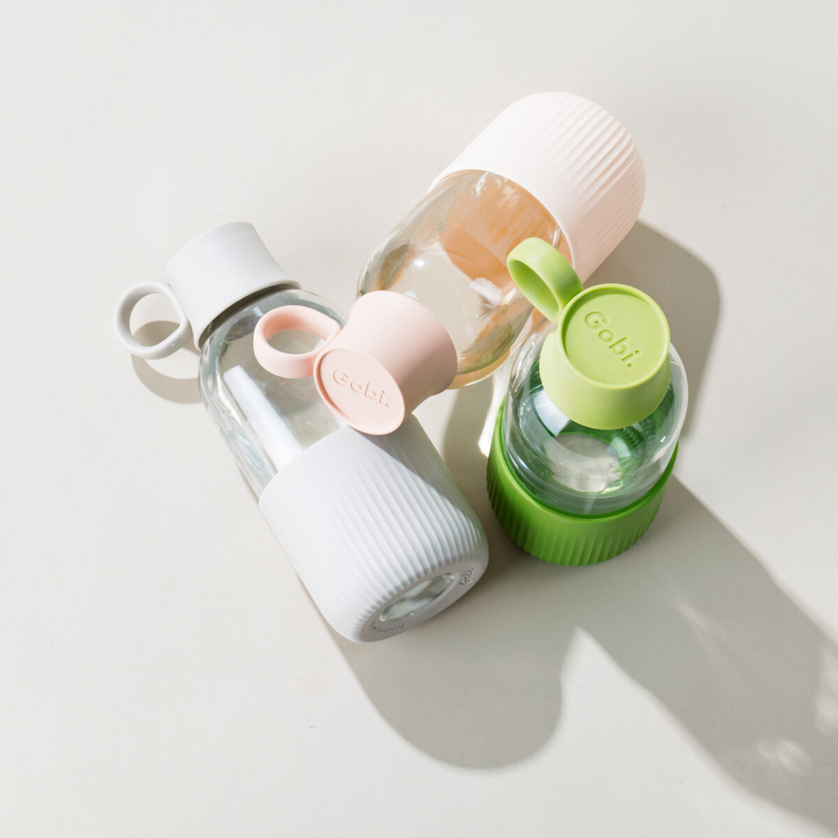 Gourde en verre personnalisable. Contenance : 500 ml. Dimensions : 7 x 19,7 cm. Poids : 300 g. Personnalisation : étiquette numérique (quadri). Zone de marquage : diamètre 35 mm. Matière : Verre et bioplastique (origine végétale).