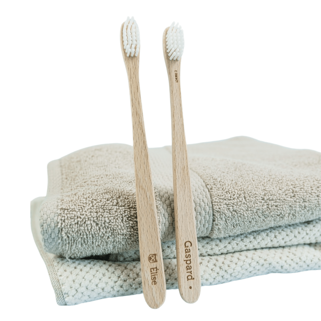 Brosse à dents en bois – Écologique et recyclable avec une serviette