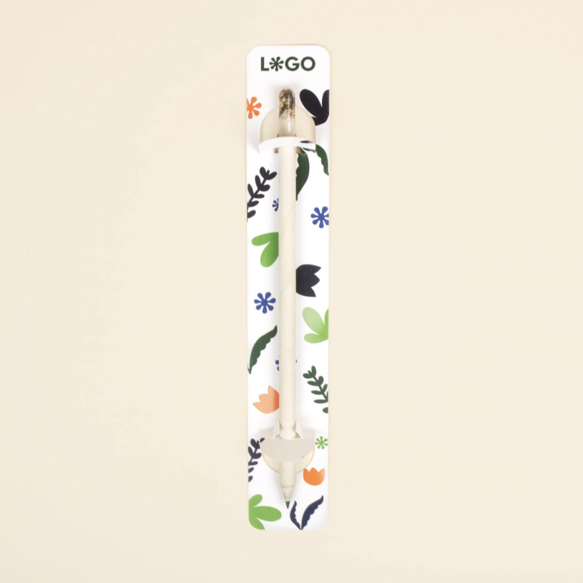 crayon plantable personnalisable Crayon en <strong data-start="2070" data-end="2088">papier recyclé</strong>, 100 % recyclable et <strong data-start="2110" data-end="2123">plantable</strong>, avec capsule contenant des graines de <strong data-start="2163" data-end="2182">fleurs sauvages</strong> ou de <strong data-start="2189" data-end="2200">basilic</strong>. Dimensions 15 x 0,5 cm, poids 4 g. <strong data-start="2237" data-end="2257">Personnalisation</strong> en sérigraphie 1 couleur sur le crayon (zone 4 x 60 mm) et sur blister en <strong data-start="2332" data-end="2348">papier kraft</strong> ou <strong data-start="2352" data-end="2376">papier recyclé blanc</strong>. Proposé avec ou sans blister personnalisé.