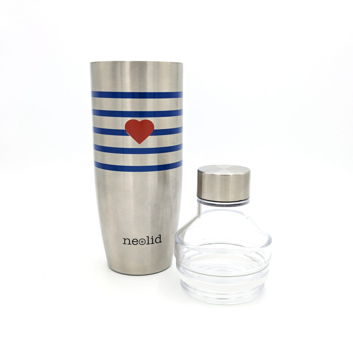 gourde isotherme La <strong>gourde isotherme</strong> en <strong>acier inoxydable</strong> et <strong>Tritan</strong> est un accessoire pratique et polyvalent. Disponible en <strong>750 ml ou 400 ml</strong>, elle maintient les boissons à température idéale. Son design innovant permet de la transformer en verre, offrant ainsi une utilisation flexible. Personnalisation possible en <strong>sérigraphie (1 ou 2 couleurs), gravure laser ou impression numérique</strong> avec une zone de marquage de <strong>242 x 100 mm / 230 x 50 mm</strong>. Fabriquée en <strong>France</strong>, elle combine <strong>résistance, légèreté et style moderne</strong>.
