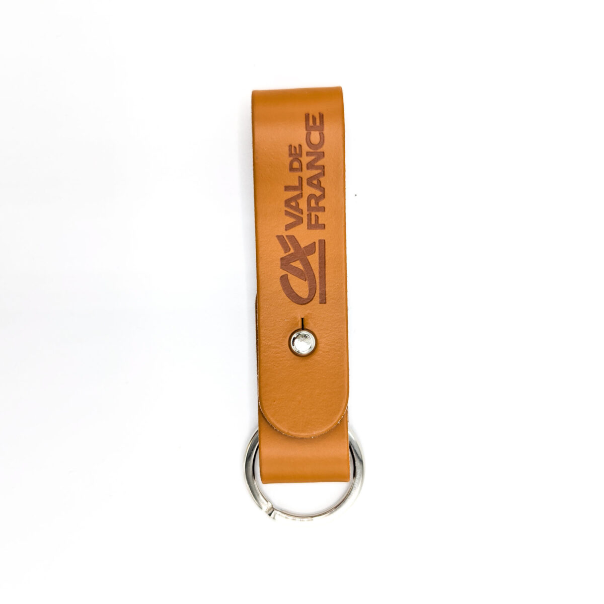 porte-clés en cuir recyclé <strong data-start="208" data-end="247">Porte-clés en cuir recyclé</strong>, disponible en trois formats : <strong data-start="279" data-end="303">lanière grand format</strong> (2 x 12 cm), <strong data-start="317" data-end="341" data-is-only-node="">lanière petit format</strong> (1,5 x 9 cm) et <strong data-start="358" data-end="378">format médaillon</strong> (2 x 12 cm). Léger avec un poids de 10 g. Personnalisation par <strong data-start="442" data-end="455">embossage</strong> sur une zone de marquage de 15 x 100 mm. Fabrication en <strong data-start="512" data-end="522">France</strong>.