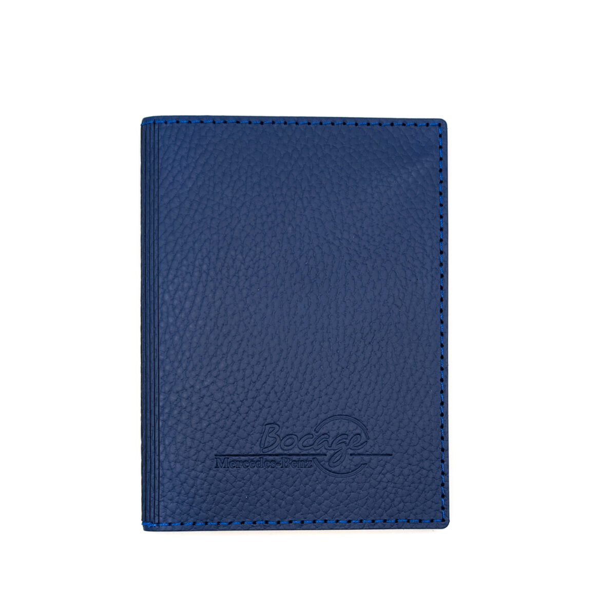 Étuis à passeport en Fibres de Cuir Recyclées Français <strong data-start="195" data-end="215">Étui à passeport</strong> en cuir recyclé, dimensions 10 x 14 cm, poids 0.075 kg. Trois formats disponibles : 2 poches droites, 2 poches triangulaires avec fentes, 2 poches avec fentes. Personnalisation par embossage, zone de marquage 100 x 100 mm.