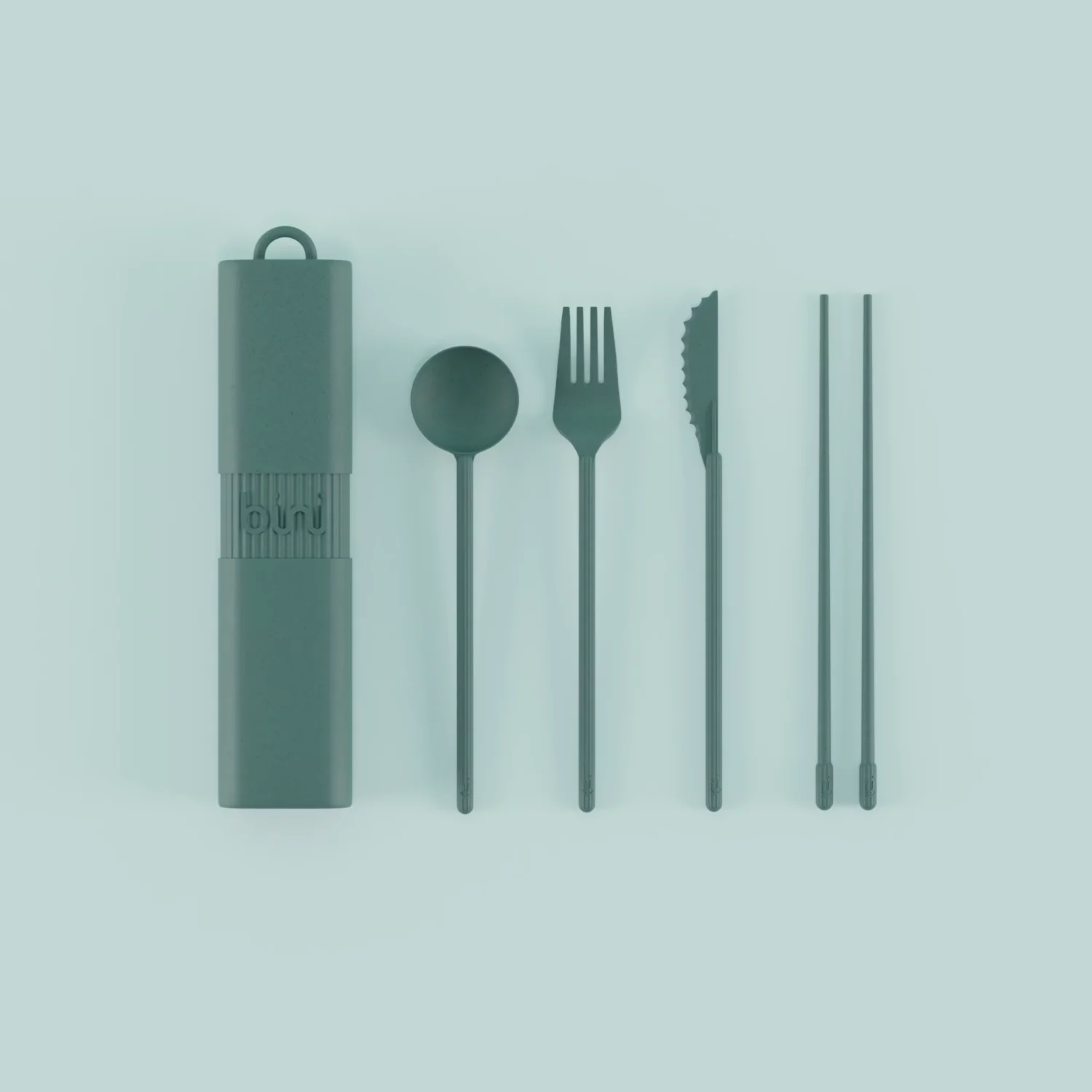 kit couvert personnalisé Offrez un cadeau vraiment utile et responsable ! Nos couverts nomades sont <strong>100% personnalisables</strong> avec votre logo et permettront à vos clients ou collaborateurs de réduire leurs déchets au quotidien ! En somme, en offrant le kit de <strong>couverts nomades français</strong>, vous offrez un cadeau et vous faites un geste pour l'environnement ?