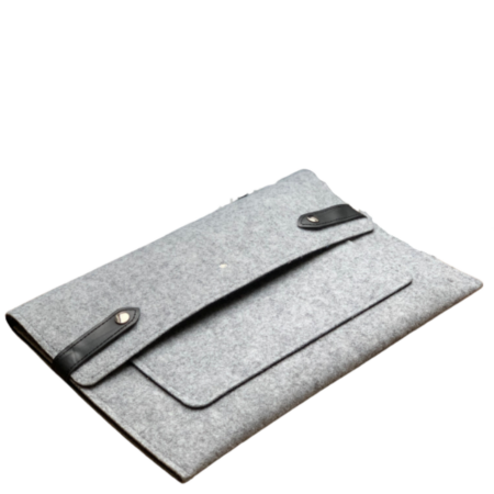 Pochette d'ordinateur en feutrine upcyclée personnalisable