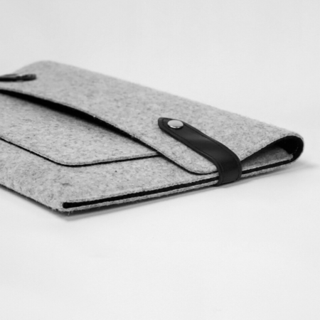 Pochette d'ordinateur en feutrine upcyclée personnalisable – vue 2