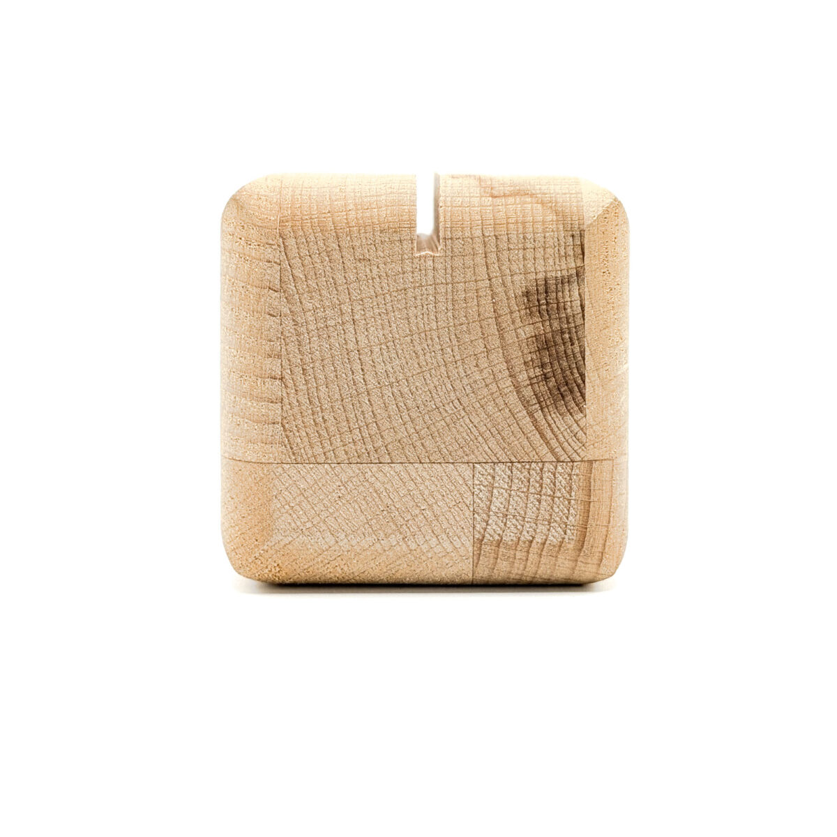 QR Cube en bois personnalisable <strong data-start="371" data-end="399">Cube en bois de hêtre</strong>, personnalisable par <strong data-start="421" data-end="438">gravure laser</strong> sur <strong data-start="443" data-end="458">1 à 4 faces</strong> (<strong data-start="460" data-end="502">zone de marquage : 35 x 35 mm par face</strong>). Dimensions : 60 x 60 x 60 mm – Poids : 230g – <strong data-start="559" data-end="595">Fabriqué en France (Montpellier)</strong>.