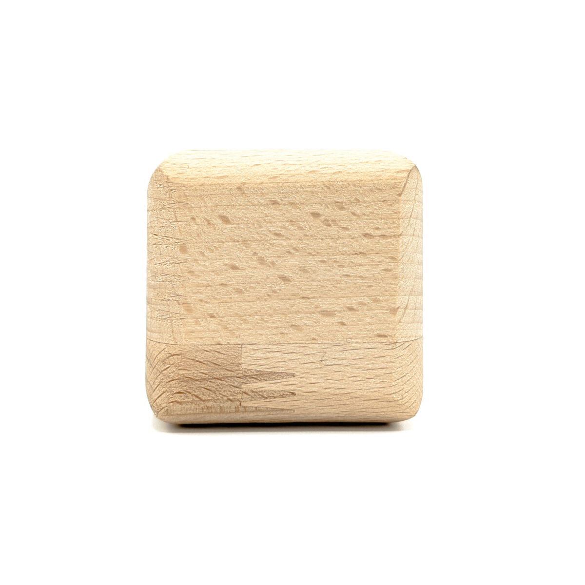 QR Cube en bois personnalisable <strong data-start="371" data-end="399">Cube en bois de hêtre</strong>, personnalisable par <strong data-start="421" data-end="438">gravure laser</strong> sur <strong data-start="443" data-end="458">1 à 4 faces</strong> (<strong data-start="460" data-end="502">zone de marquage : 35 x 35 mm par face</strong>). Dimensions : 60 x 60 x 60 mm – Poids : 230g – <strong data-start="559" data-end="595">Fabriqué en France (Montpellier)</strong>.