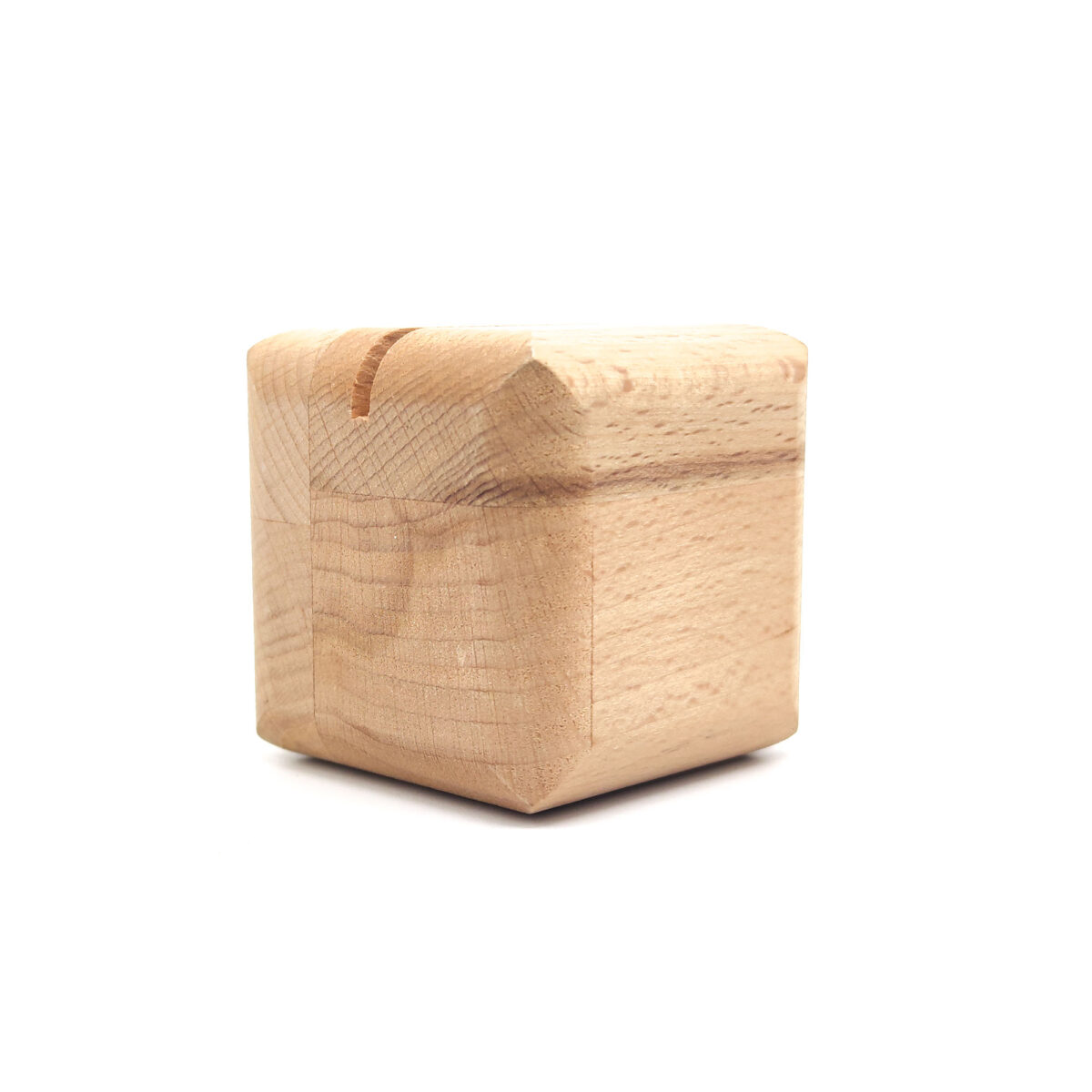 QR Cube en bois personnalisable <strong data-start="371" data-end="399">Cube en bois de hêtre</strong>, personnalisable par <strong data-start="421" data-end="438">gravure laser</strong> sur <strong data-start="443" data-end="458">1 à 4 faces</strong> (<strong data-start="460" data-end="502">zone de marquage : 35 x 35 mm par face</strong>). Dimensions : 60 x 60 x 60 mm – Poids : 230g – <strong data-start="559" data-end="595">Fabriqué en France (Montpellier)</strong>.