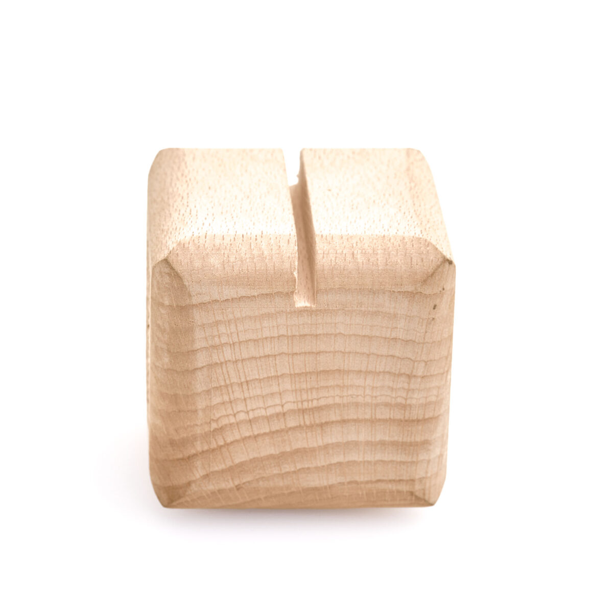 QR Cube en bois personnalisable <strong data-start="371" data-end="399">Cube en bois de hêtre</strong>, personnalisable par <strong data-start="421" data-end="438">gravure laser</strong> sur <strong data-start="443" data-end="458">1 à 4 faces</strong> (<strong data-start="460" data-end="502">zone de marquage : 35 x 35 mm par face</strong>). Dimensions : 60 x 60 x 60 mm – Poids : 230g – <strong data-start="559" data-end="595">Fabriqué en France (Montpellier)</strong>.