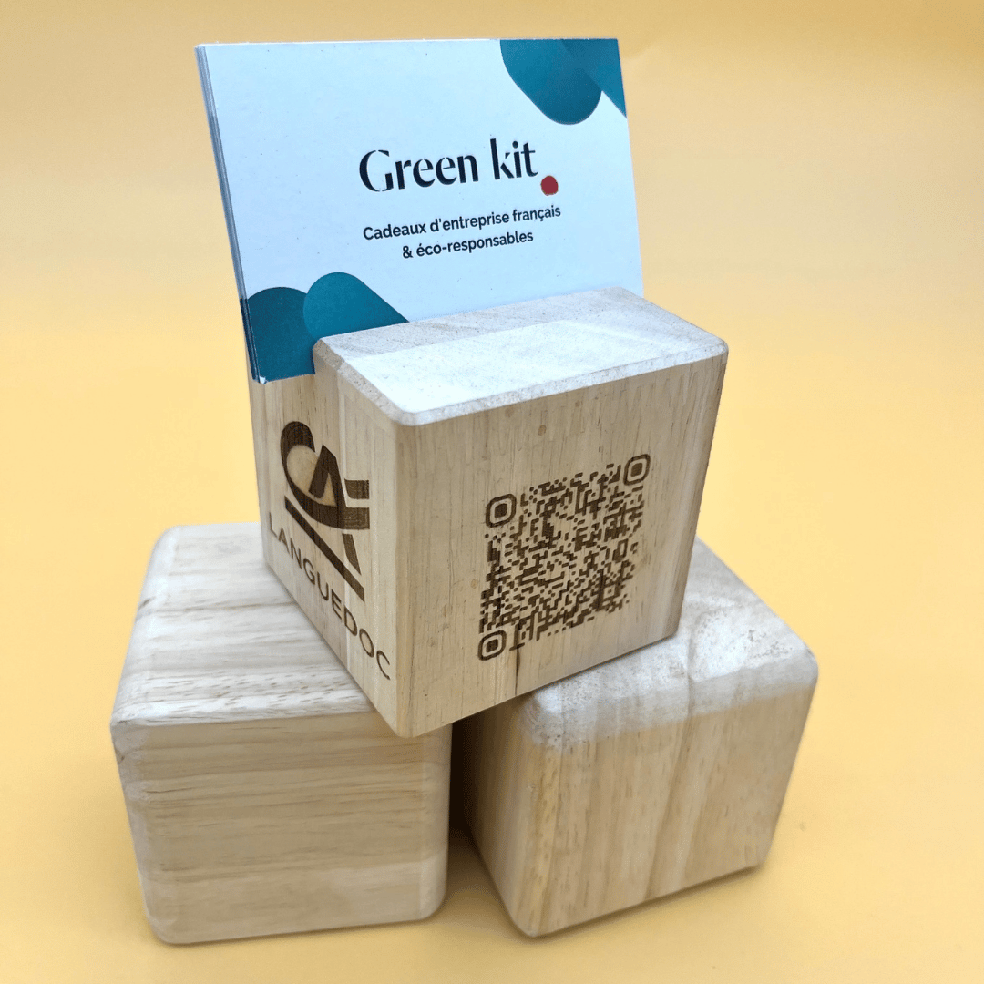 cubes en bois personnalisable posés les uns sur les autres