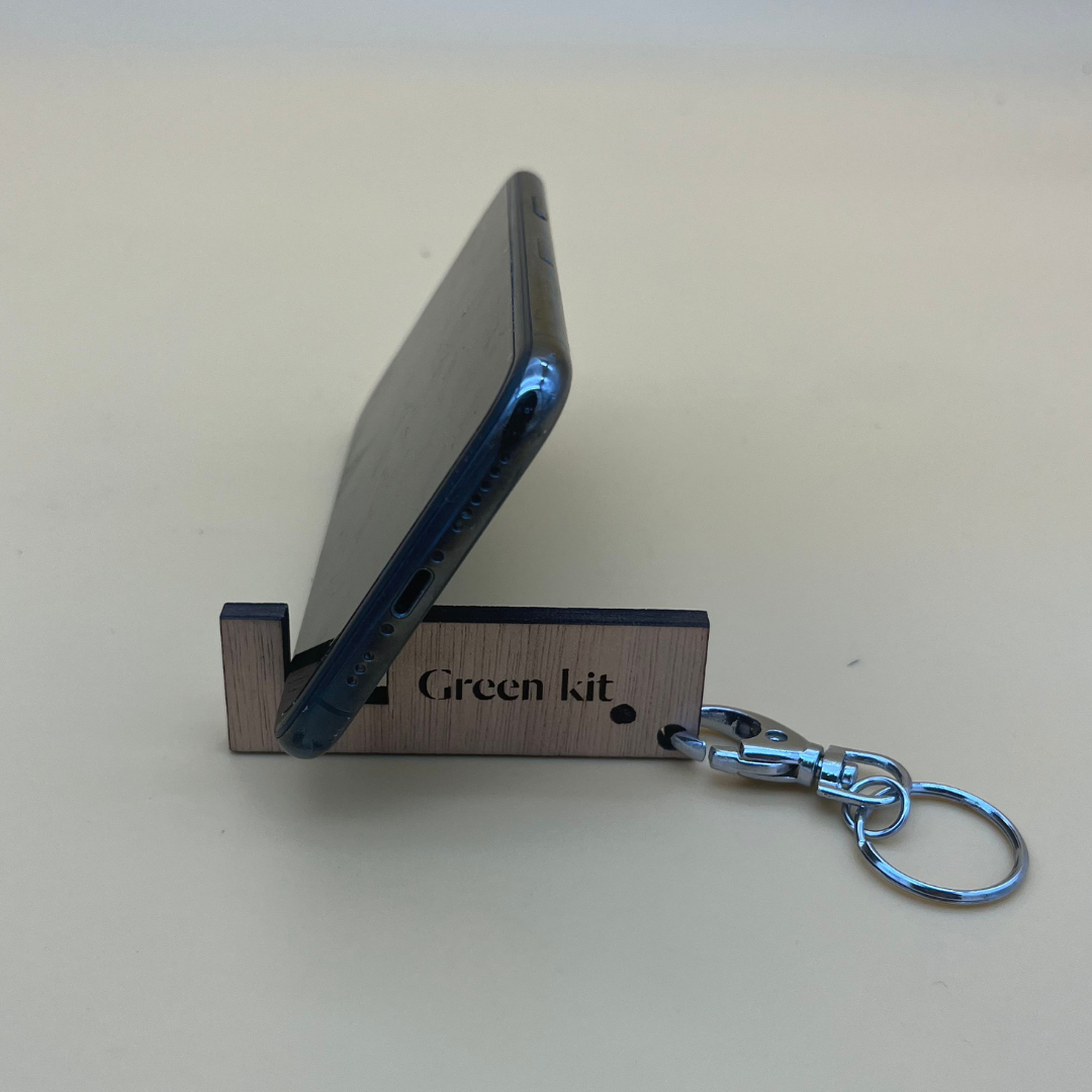 porte-clés avec support de téléphone en bois fin 4