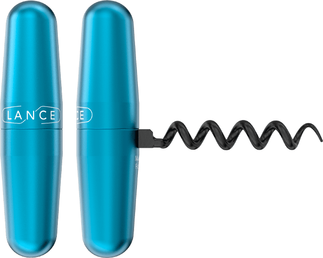 Porte-clé tire-bouchon décapsuleur. Dimensions : 90 x 20 mm. Poids : 58 g. Personnalisation : gravure laser, gravure laser + nominatif. Zone de marquage : 30 mm x 15 mm. Format : standard, avec anneau, avec cordon. Matière : mèche acier revêtue de téflon noir. Couleurs : anthracite, métal, noir, rouge, fuschia, bleu, turquoise, vert, orange, chocolat, bleu blanc rouge. Info utile : très pratique pour vos repas à la plage le soir. Origine : France.