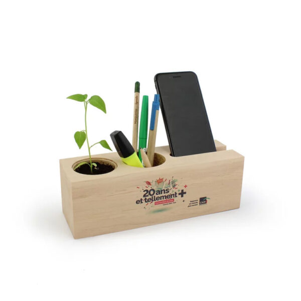 Organisateur de bureau bois personnalisé avec pot à crayon, support téléphone et kit de plantation. Gravure laser ou tampographie.