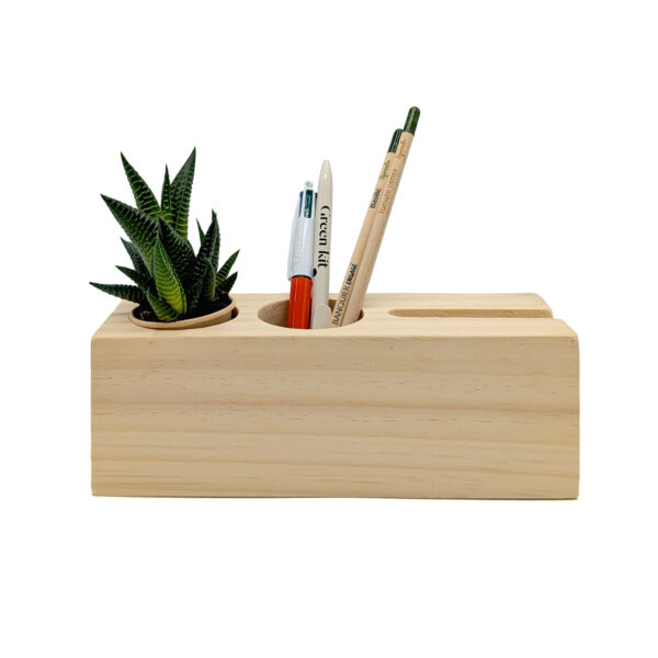 Organisateur de bureau bois personnalisé avec pot à crayon, support téléphone et kit de plantation. Gravure laser ou tampographie.