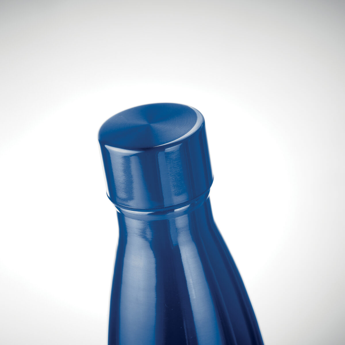 Gourde Isotherme en Acier Inoxydable 500ml Gourde en acier inoxydable. Contenance : 500 ml. Dimensions : 7 x 25,5 cm. Poids : 253 g. Personnalisation : impression numérique (quadri), sérigraphie circulaire (1 couleur), gravure laser 360°, gravure laser. Zones de marquage : 110 x 220 mm, 90 x 200 mm, 110 x 222 mm, 60 x 30 mm. Couleur : Noir, Argent, Or mat, Bleu, Rouge, Blanc, Vert, Orange. Origine : Hors-Europe.