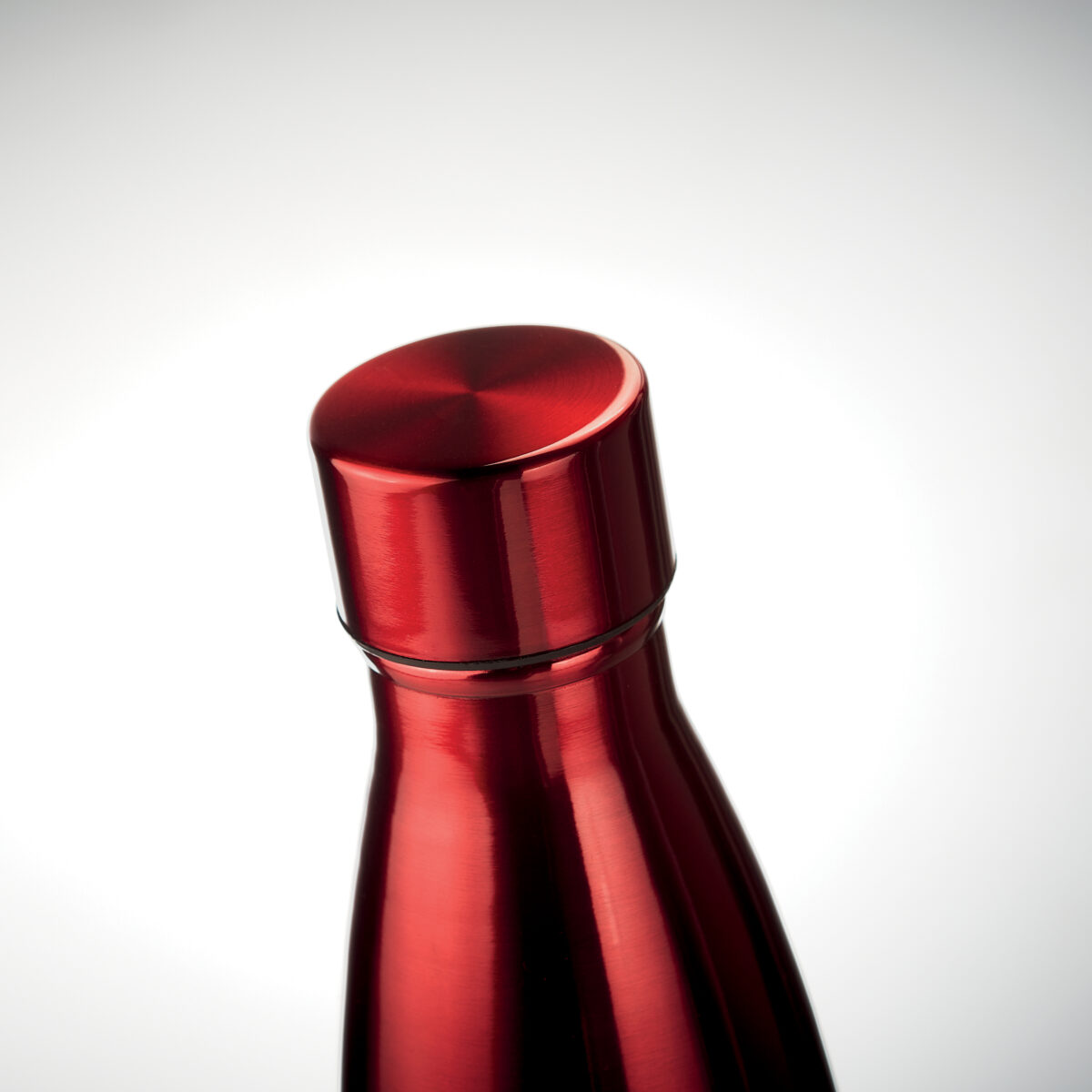 Gourde Isotherme en Acier Inoxydable 500ml Gourde en acier inoxydable. Contenance : 500 ml. Dimensions : 7 x 25,5 cm. Poids : 253 g. Personnalisation : impression numérique (quadri), sérigraphie circulaire (1 couleur), gravure laser 360°, gravure laser. Zones de marquage : 110 x 220 mm, 90 x 200 mm, 110 x 222 mm, 60 x 30 mm. Couleur : Noir, Argent, Or mat, Bleu, Rouge, Blanc, Vert, Orange. Origine : Hors-Europe.