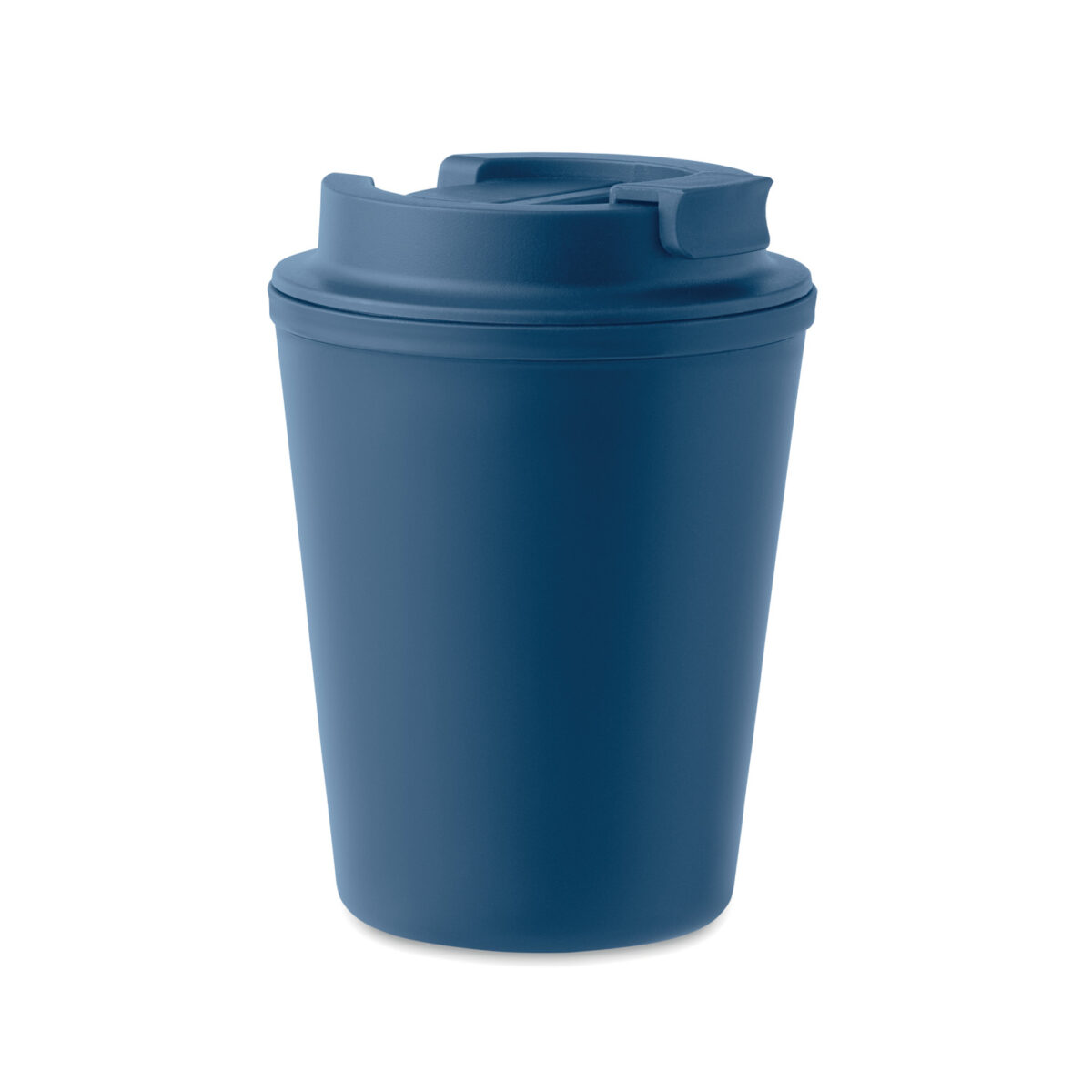 Mug Isotherme à Couvercle en PP Recyclé <strong data-start="209" data-end="229">Mug double paroi</strong> en polypropylène de 300 ml, dimensions Ø9 x 12 cm, poids 9,9 g. Compatible micro-ondes et lave-vaisselle. Personnalisation par tampographie 1 à 4 couleurs (30 x 40 mm) ou sérigraphie circulaire (50 x 220 mm).