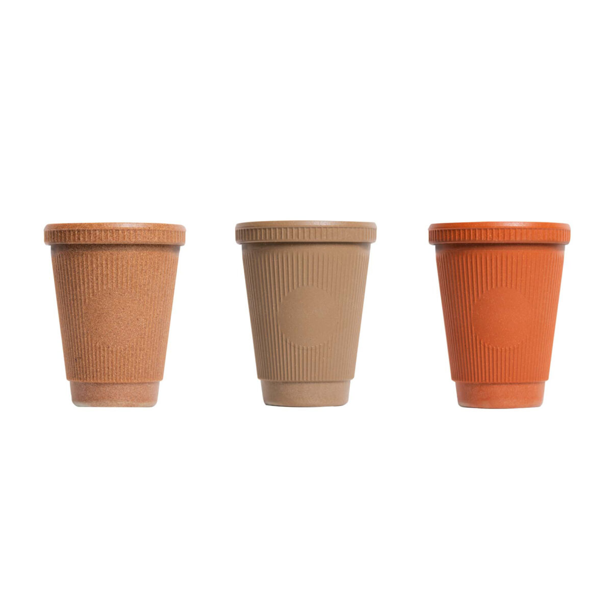 mug fibres bois Mug réutilisable en <strong data-start="258" data-end="286">fibres de bois recyclées</strong>, contenance de 300 ml, dimensions 9 x 13 cm, poids de 130 g. Deux formats disponibles : bouchon classique ou bouchon classique avec couvercle fermé. Personnalisation possible par tampographie 1 couleur sur une zone de 35 mm.