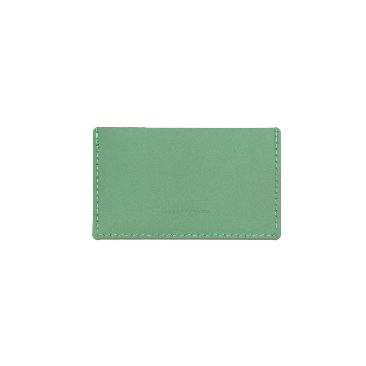 porte cartes cuir recyclé Optez pour notre Porte Cartes Simple en Cuir Recyclé, l'alliance parfaite entre sophistication et respect de l'environnement.<strong> Organisez vos cartes avec style</strong>, tout en réduisant votre impact sur la planète. 