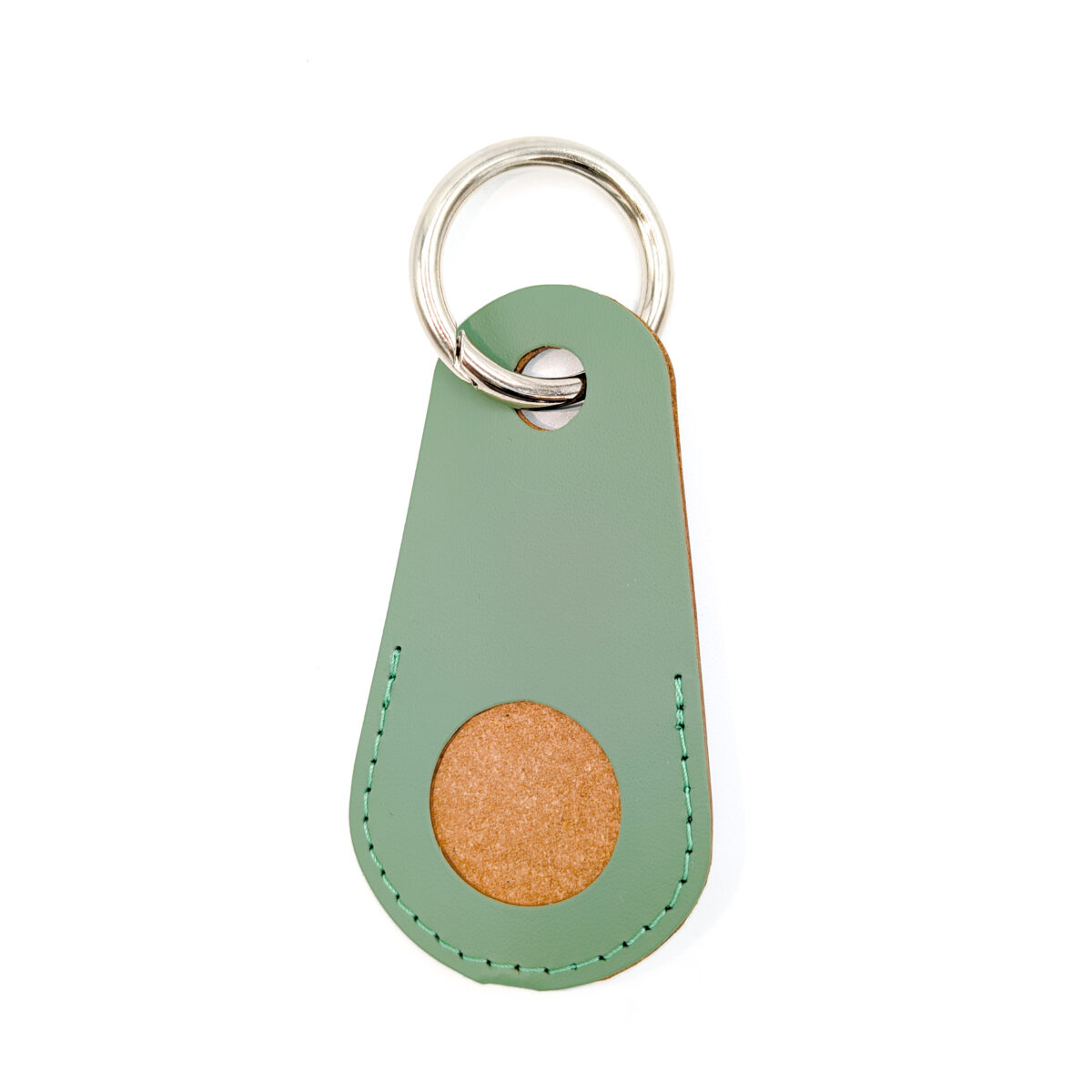 mousqueton airtag cuir <strong data-start="213" data-end="234">Mousqueton Airtag</strong> en cuir recyclé, dimensions 4.8 x 8.8 x 0.2 cm, poids 0.014 kg. Personnalisation par embossage, dorure à chaud ou embossage avec étiquette France.