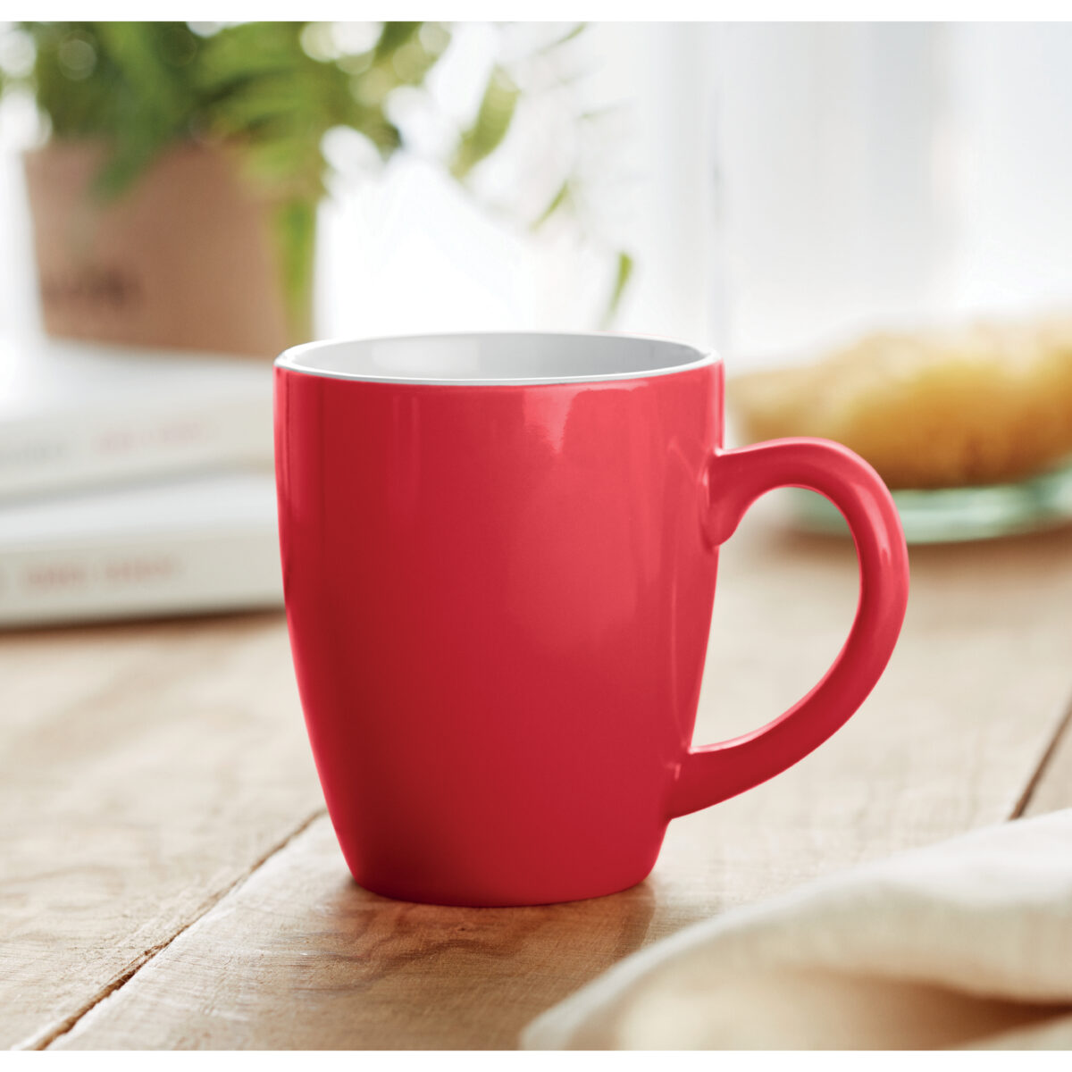 tasse en céramique Tasse en <strong data-start="240" data-end="253">céramique</strong> stoneware de 290 ml, dimensions Ø8.5 x 10 cm, poids 0,30 kg. Compatible lave-vaisselle et micro-ondes. Personnalisable par sérigraphie circulaire.