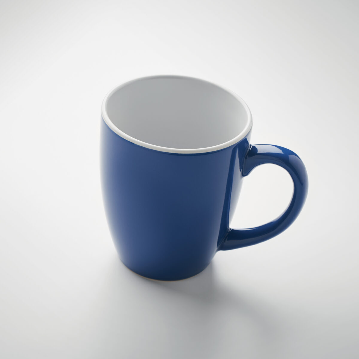 tasse en céramique Tasse en <strong data-start="240" data-end="253">céramique</strong> stoneware de 290 ml, dimensions Ø8.5 x 10 cm, poids 0,30 kg. Compatible lave-vaisselle et micro-ondes. Personnalisable par sérigraphie circulaire.