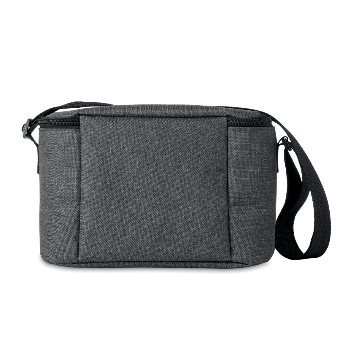 Sac isotherme durable 6 canettes en RPET pour activités extérieures Emportez notre sac isotherme en RPET pour vos sorties. Conçu pour 6 canettes, avec poche frontale et bandoulière, <strong>il garde vos boissons fraîches</strong> tout en respectant l'environnement.