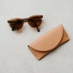 GK20895 - Etui à lunettes de soleil en cuir recyclé, personnalisable Greenkit - cadeaux d'entreprise et goodies écoresponsables