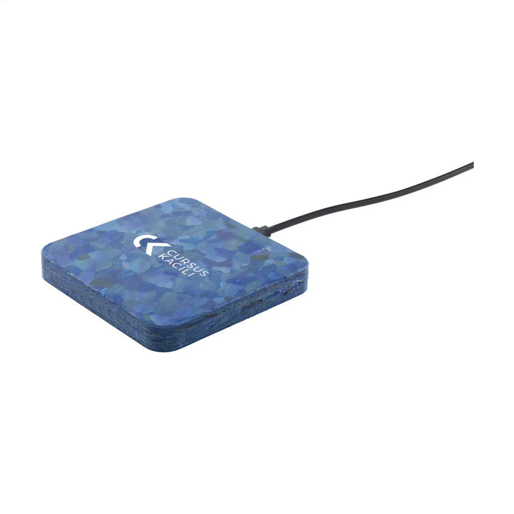 Chargeur à induction 10W en plastique recyclé, bleu, personnalisable avec tampographie (1 ou 2 couleurs) sur deux zones de marquage.