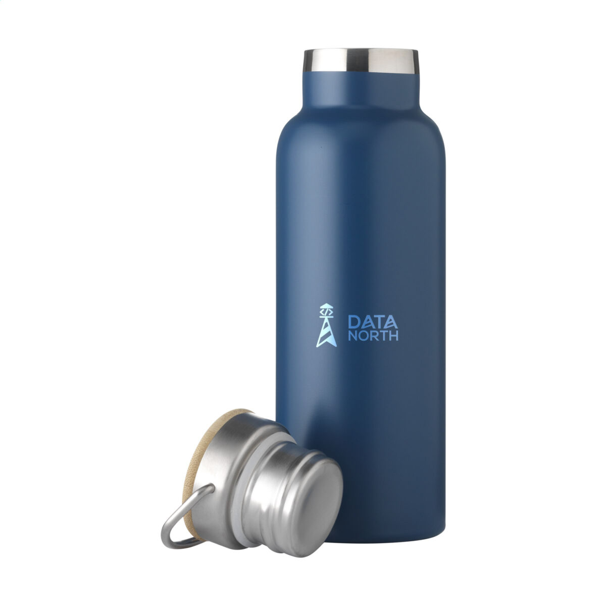 bouteille isotherme en acier recyclé,gourde en bambou et inox,bouteille 500 ml personnalisable,gourde écologique,bouteille réutilisable double paroi <strong data-start="316" data-end="384">Bouteille isotherme 500 ml en acier inoxydable recyclé et bambou</strong>, idéale pour maintenir la température des boissons. <strong data-start="437" data-end="508">Personnalisation par gravure laser ou impression numérique (quadri)</strong> sur plusieurs zones. Dimensions : 7,1 x 22 cm – Poids : 280g – Disponible en <strong data-start="594" data-end="608">6 couleurs</strong>.