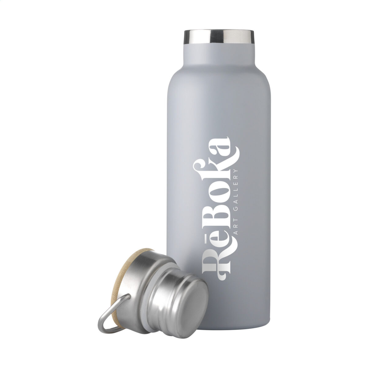 bouteille isotherme en acier recyclé,gourde en bambou et inox,bouteille 500 ml personnalisable,gourde écologique,bouteille réutilisable double paroi <strong data-start="316" data-end="384">Bouteille isotherme 500 ml en acier inoxydable recyclé et bambou</strong>, idéale pour maintenir la température des boissons. <strong data-start="437" data-end="508">Personnalisation par gravure laser ou impression numérique (quadri)</strong> sur plusieurs zones. Dimensions : 7,1 x 22 cm – Poids : 280g – Disponible en <strong data-start="594" data-end="608">6 couleurs</strong>.