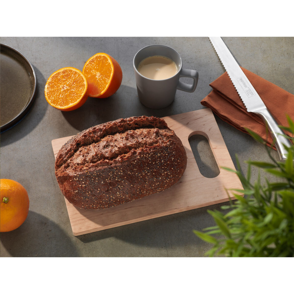 Planche à découper en bois d'aulne sans colle, idéale pour une cuisine naturelle et durable.