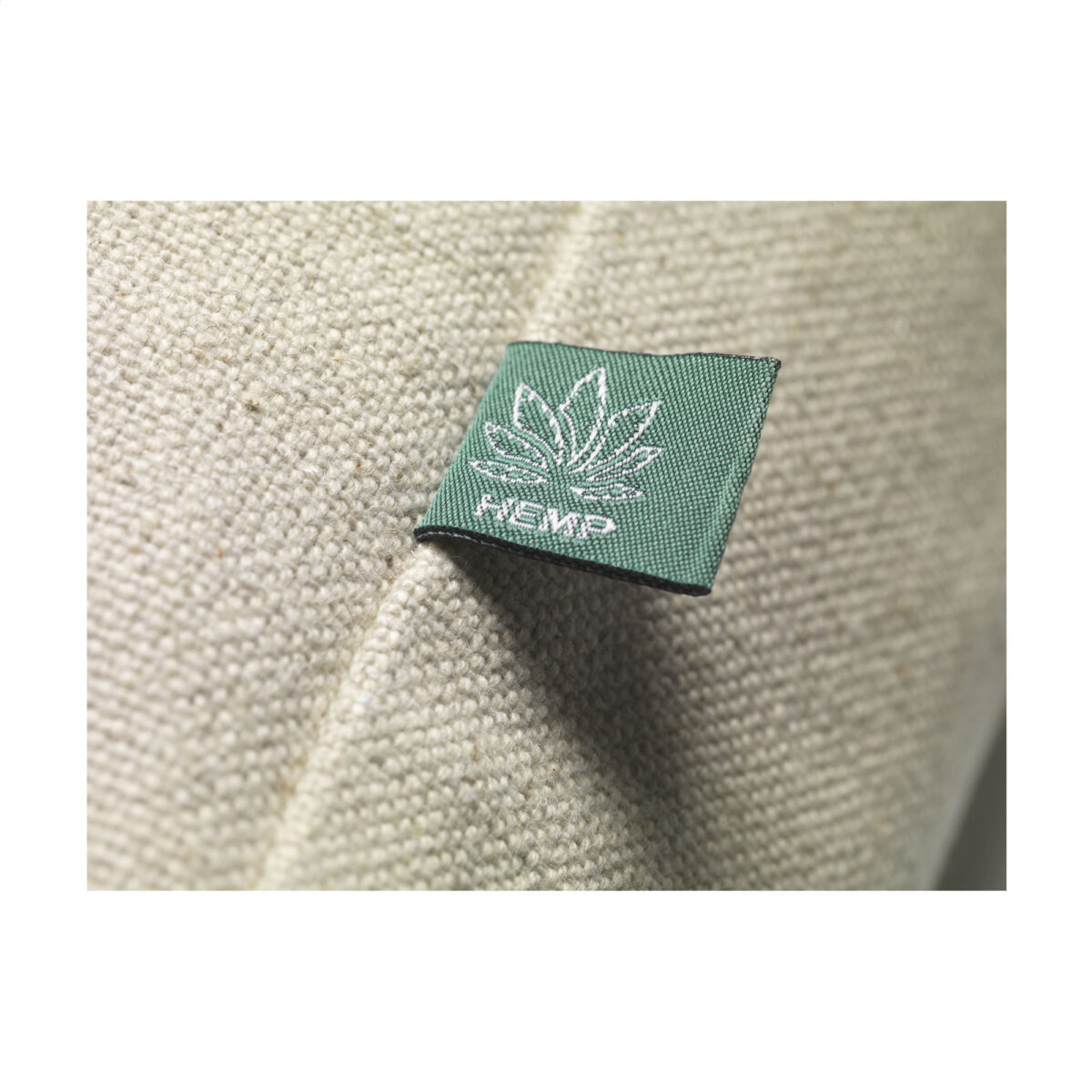 Sac cabas 19L en fibres de chanvre 475 g/m², personnalisable en sérigraphie (1 ou 2 couleurs). Résistant, écologique et réutilisable pour un usage quotidien.