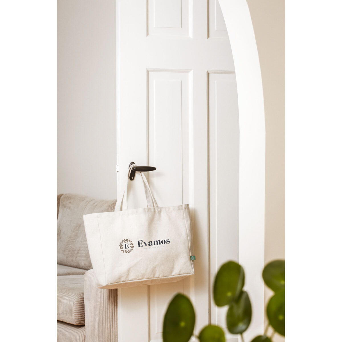 Sac cabas 19L en fibres de chanvre 475 g/m², personnalisable en sérigraphie (1 ou 2 couleurs). Résistant, écologique et réutilisable pour un usage quotidien.