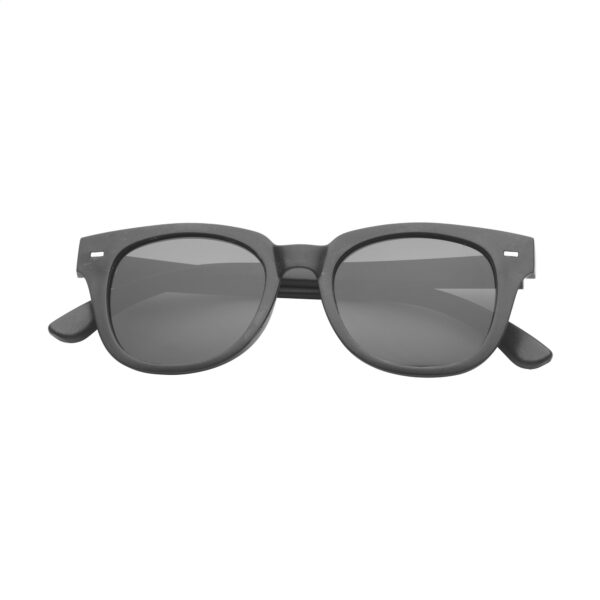 Lunettes de soleil écoresponsables en biocomposite, conçues à partir de marc de café et fibres d'écorce de pin