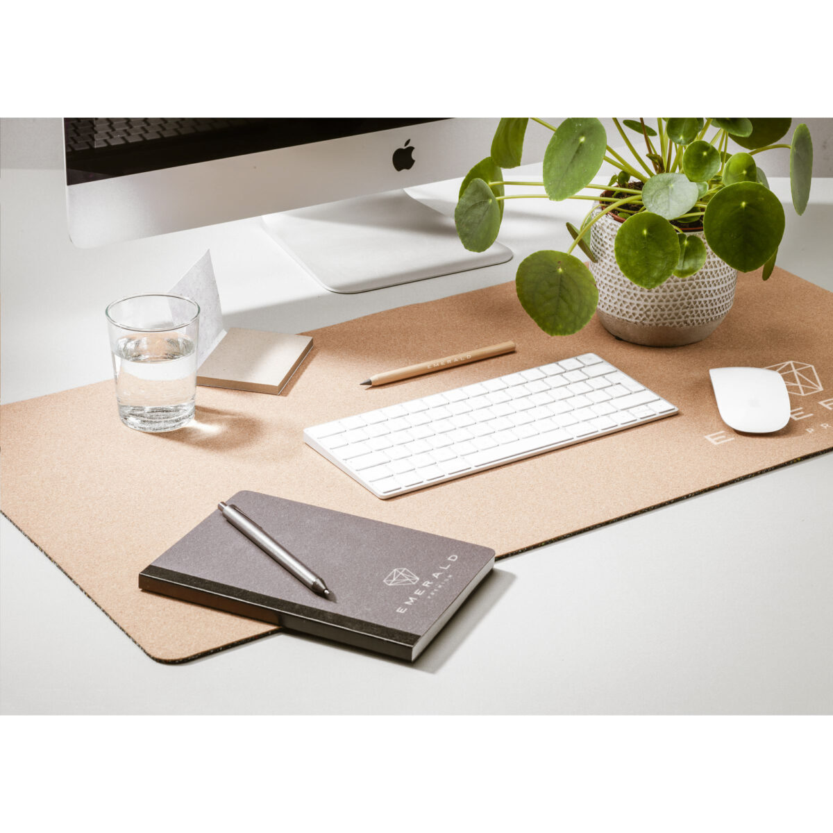 Stylo bille en marc de café, personnalisable en tampographie (1 ou 2 couleurs). Léger, durable et écoresponsable, disponible avec encre bleue ou noire.