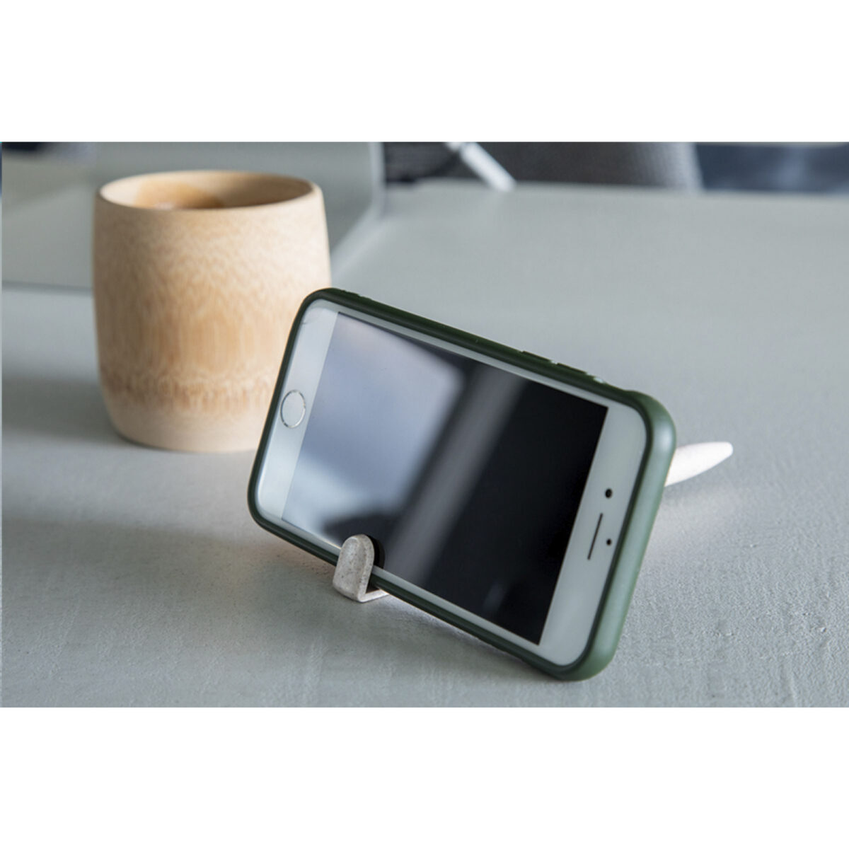 Stylo bille écologique composé à 80 % de paille de blé, avec une fonction support de téléphone intégrée