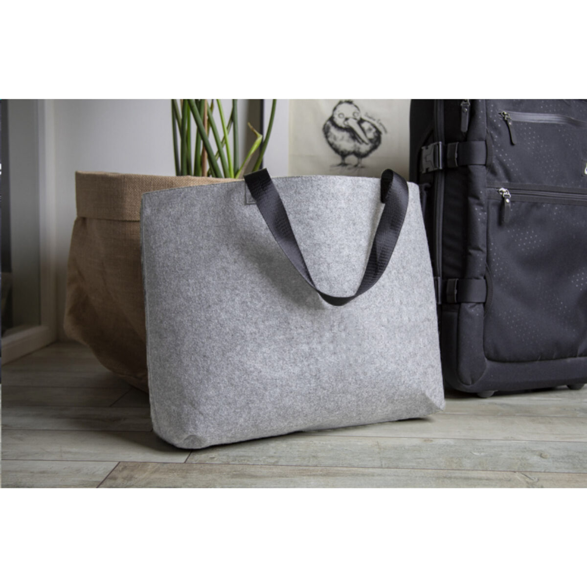Totebag recyclé 20L en feutre RPET fabriqué à partir de bouteilles PET recyclées, personnalisable en sérigraphie (1 ou 2 couleurs)