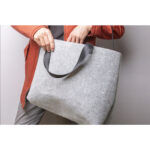 Totebag recyclé 20L en feutre RPET fabriqué à partir de bouteilles PET recyclées, personnalisable en sérigraphie (1 ou 2 couleurs)