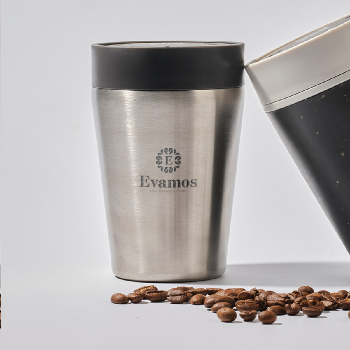 Tasse thermos réutilisable 225 ml, fabriquée en 98% d’acier inoxydable recyclé avec un couvercle innovant Quick-Click™. Personnalisation par gravure laser (avec ou sans nominatif) sur une zone de 35 x 35 mm. Dimensions : 8,4 x 12,8 cm – Poids : 231g – Disponible en blanc, bleu, vert et noir.