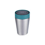 Tasse thermos réutilisable 225 ml, fabriquée en 98% d’acier inoxydable recyclé avec un couvercle innovant Quick-Click™. Personnalisation par gravure laser (avec ou sans nominatif) sur une zone de 35 x 35 mm. Dimensions : 8,4 x 12,8 cm – Poids : 231g – Disponible en blanc, bleu, vert et noir.