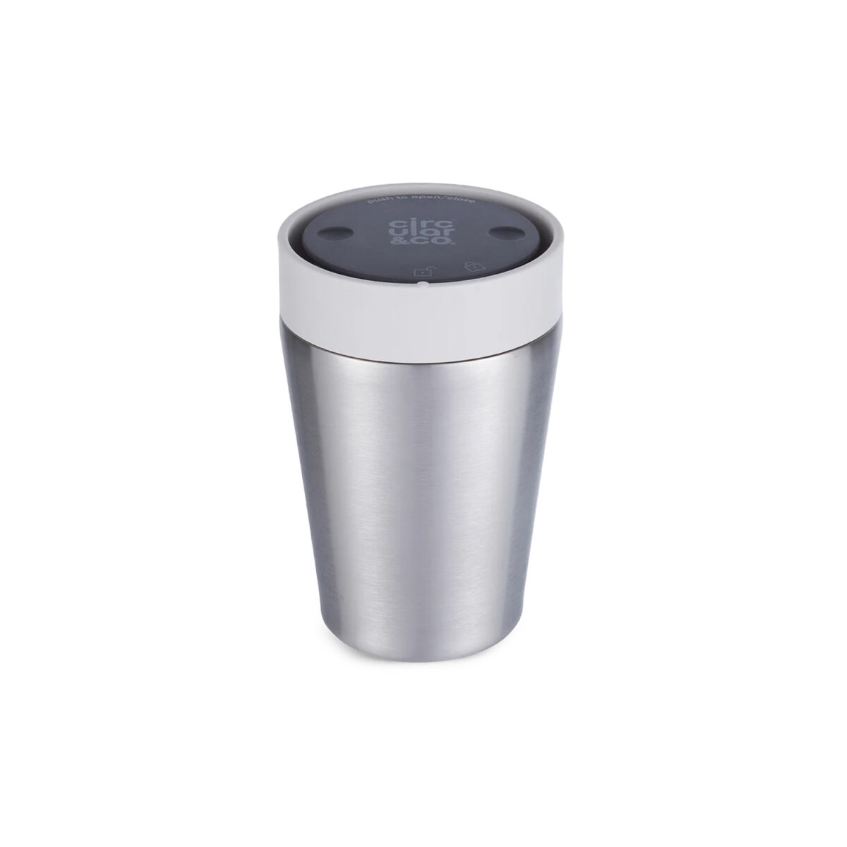 Tasse thermos réutilisable 225 ml, fabriquée en 98% d’acier inoxydable recyclé avec un couvercle innovant Quick-Click™. Personnalisation par gravure laser (avec ou sans nominatif) sur une zone de 35 x 35 mm. Dimensions : 8,4 x 12,8 cm – Poids : 231g – Disponible en blanc, bleu, vert et noir.