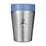 Tasse thermos réutilisable 225 ml, fabriquée en 98% d’acier inoxydable recyclé avec un couvercle innovant Quick-Click™. Personnalisation par gravure laser (avec ou sans nominatif) sur une zone de 35 x 35 mm. Dimensions : 8,4 x 12,8 cm – Poids : 231g – Disponible en blanc, bleu, vert et noir.
