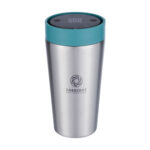 Thermos réutilisable 340 ml, fabriqué en 98% d’acier inoxydable recyclé, avec couvercle innovant Quick-Click™ et Trust-Lock™. Personnalisation par gravure laser (avec ou sans nominatif) sur une zone de 35 x 35 mm. Dimensions : 8,4 x 20 cm – Poids : 276g – Disponible en blanc, bleu, vert et noir.