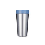 Thermos réutilisable 340 ml, fabriqué en 98% d’acier inoxydable recyclé, avec couvercle innovant Quick-Click™ et Trust-Lock™. Personnalisation par gravure laser (avec ou sans nominatif) sur une zone de 35 x 35 mm. Dimensions : 8,4 x 20 cm – Poids : 276g – Disponible en blanc, bleu, vert et noir.