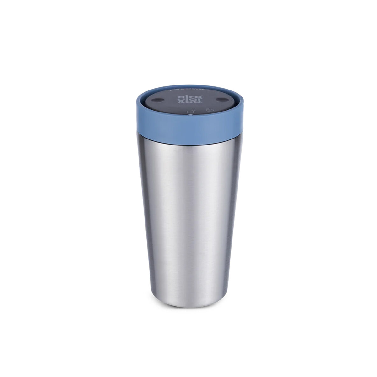 Thermos réutilisable 340 ml, fabriqué en 98% d’acier inoxydable recyclé, avec couvercle innovant Quick-Click™ et Trust-Lock™. Personnalisation par gravure laser (avec ou sans nominatif) sur une zone de 35 x 35 mm. Dimensions : 8,4 x 20 cm – Poids : 276g – Disponible en blanc, bleu, vert et noir.