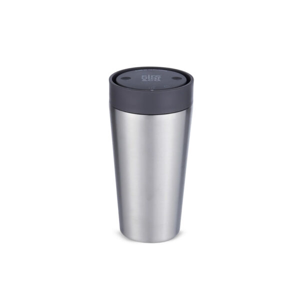 Thermos réutilisable 340 ml, fabriqué en 98% d’acier inoxydable recyclé, avec couvercle innovant Quick-Click™ et Trust-Lock™. Personnalisation par gravure laser (avec ou sans nominatif) sur une zone de 35 x 35 mm. Dimensions : 8,4 x 20 cm – Poids : 276g – Disponible en blanc, bleu, vert et noir.
