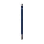 Stylo bille en aluminium recyclé, léger et élégant, avec encre bleue. Personnalisation par gravure laser ou impression numérique (quadri) sur plusieurs zones de marquage. Dimensions : 13,5 x 1 cm – Poids : 18g – Disponible en 8 couleurs.
